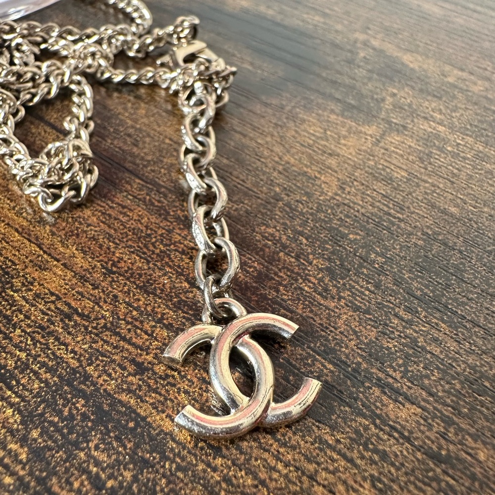 Authentic CHANEL Hotel Pink Heart and Logo Tag Charm Necklace - Picture 6 of 7